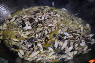 油炸鸡枞的做法步骤:12
