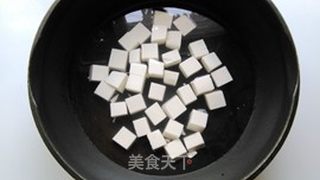 咸蛋黄烧虾仁豆腐的做法步骤:3