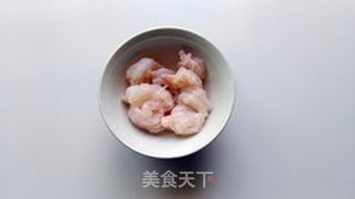 咸蛋黄烧虾仁豆腐的做法步骤:2