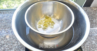 草莓藏心的做法步骤:2