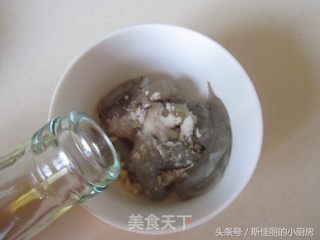 虾仁苦菊拌干丝的做法步骤：2