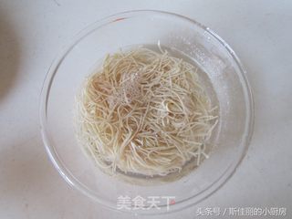 虾仁苦菊拌干丝的做法步骤:5