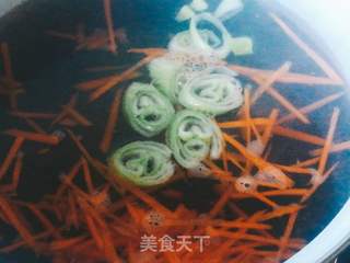 羊肉片胡萝卜细面的做法步骤：2