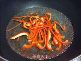 红椒木耳炒鸡丝的做法步骤:4
