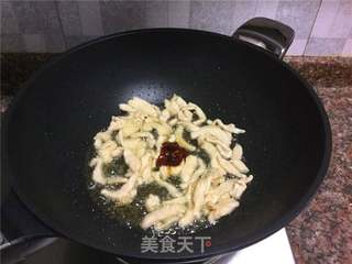 红椒木耳炒鸡丝的做法步骤:7