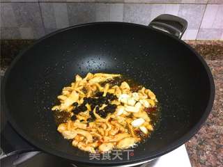 红椒木耳炒鸡丝的做法步骤:8