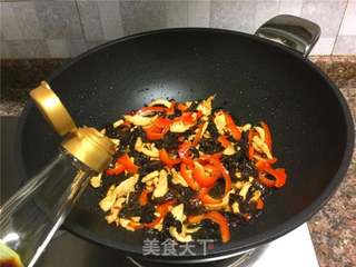 红椒木耳炒鸡丝的做法步骤:11