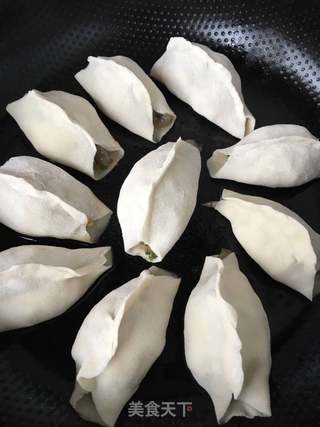 韭苔鲜虾锅贴的做法步骤:23