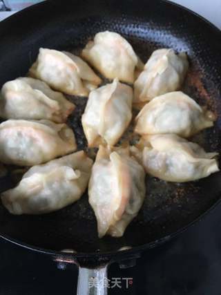 韭苔鲜虾锅贴的做法步骤:27