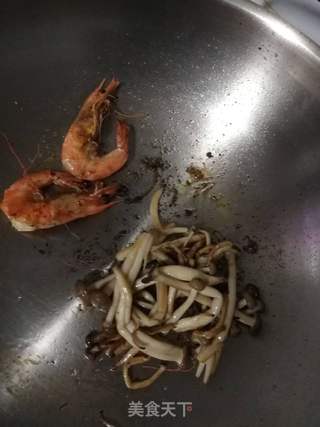 海鲜蟹腿菇意面的做法步骤:2