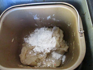 桃山皮赤豆蛋黄月饼的做法步骤:15