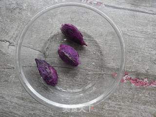 紫薯汤圆银耳羹的做法步骤:2