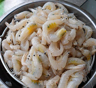 家常菜——酥炸白米虾的做法步骤:2