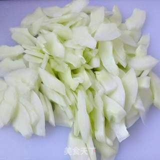 “ 家常菜 ”老黄瓜炒鸡蛋的做法步骤：3