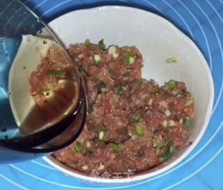 玫瑰鲜肉煎饺的做法步骤:3