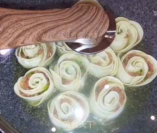 玫瑰鲜肉煎饺的做法步骤:13