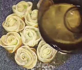 玫瑰鲜肉煎饺的做法步骤:14