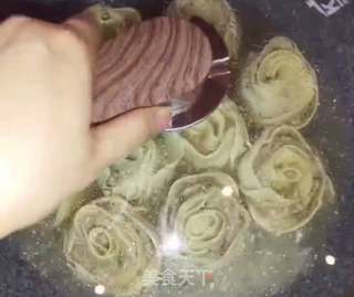 玫瑰鲜肉煎饺的做法步骤:15