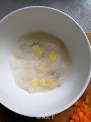 鳕鱼蔬菜粥的做法步骤:2