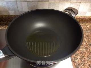 西芹泡椒爆鱿鱼的做法步骤:4