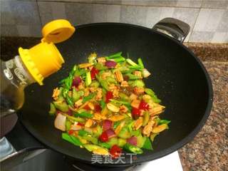 西芹泡椒爆鱿鱼的做法步骤:10