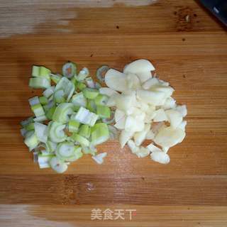 茄丁肉末打卤面的做法步骤:2