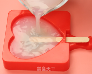 猕猴桃椰汁冰棍的做法步骤:4