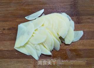泡椒土豆片(酸辣土豆片)的做法步骤:2