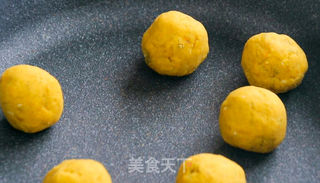 香蕉奶酪夹心红薯饼的做法步骤:5