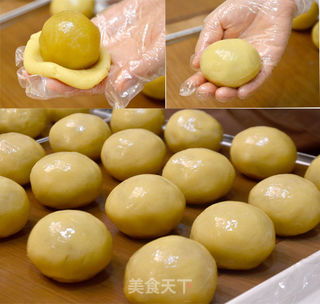 广式蛋黄莲蓉月饼的做法步骤:7