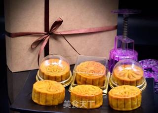 广式蛋黄莲蓉月饼的做法步骤:14