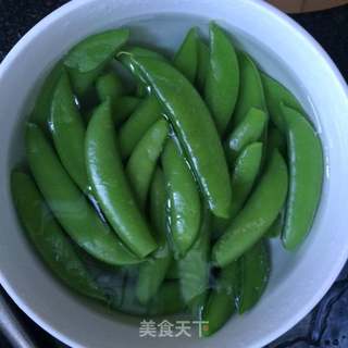 凉拌甜豆的做法步骤:3