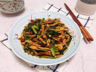 韭菜豆干炒鸡肉的做法步骤：12