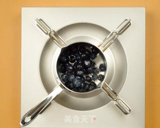 蓝莓奶昔的做法步骤:2