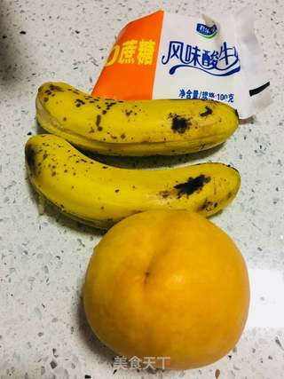 香蕉黄桃奶昔的做法步骤：1