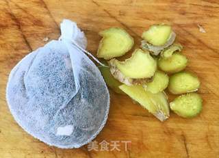 香肉炸酱面的做法步骤:4