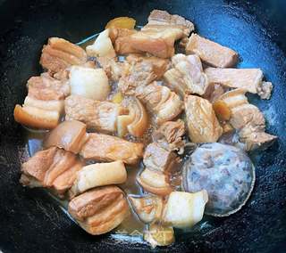 香肉炸酱面的做法步骤:6
