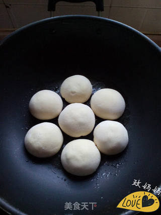 白菜煎包的做法步骤:10