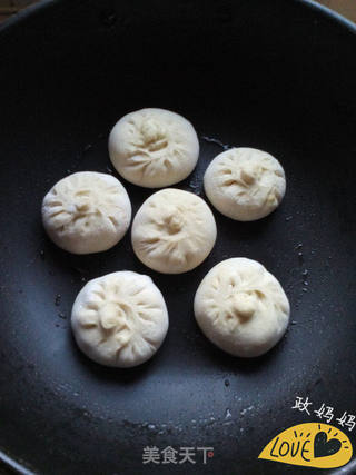 荠菜煎包的做法步骤:11