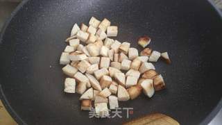 香酥馒头丁的做法步骤:4