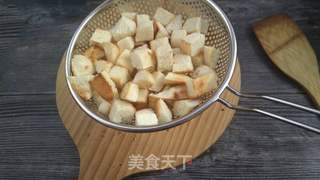 香酥馒头丁的做法步骤:7