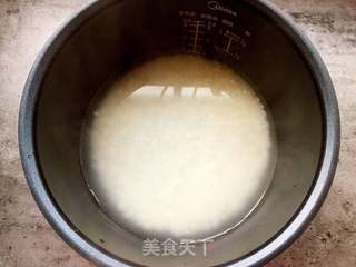 香菇鸡腿焖饭(电饭煲版)的做法步骤:5