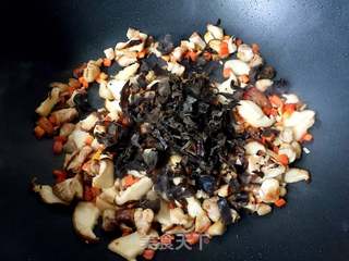 香菇鸡腿焖饭(电饭煲版)的做法步骤:12