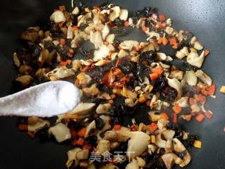 香菇鸡腿焖饭(电饭煲版)的做法步骤:13