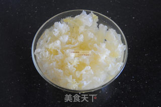 草莓红枣银耳羹的做法步骤:4