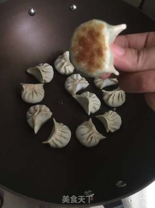 冰花煎饺的做法步骤：3