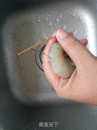 炒虾的做法步骤：1