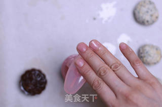 黑糖五仁月饼的做法步骤:19