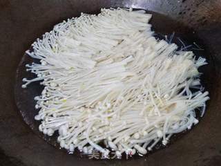 红椒拌金针菇的做法步骤：6