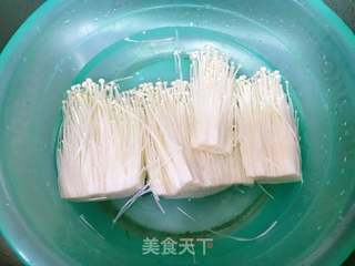 凉拌金针菇的做法步骤:2